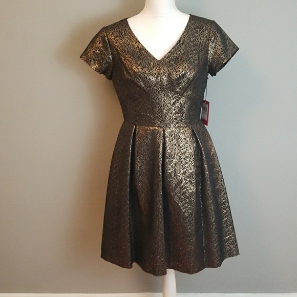 Vince Camuto Dresses & Skirts - Vince Camuto Gold and Black Pleated Dress NWT